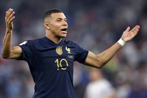 Mbappé Double Puts France Top as Senegal Fightback Falls Short