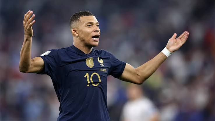 Mbappé Double Puts France Top as Senegal Fightback Falls Short